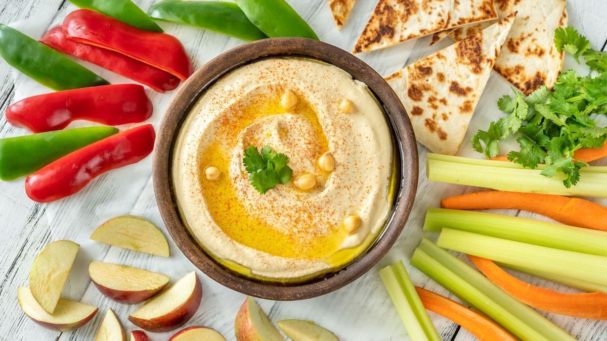 Delicious Hummus Recipe with Roasted Garlic